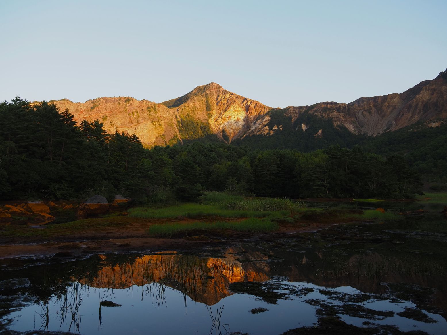 夜に包まれていく磐梯山（9/16）
