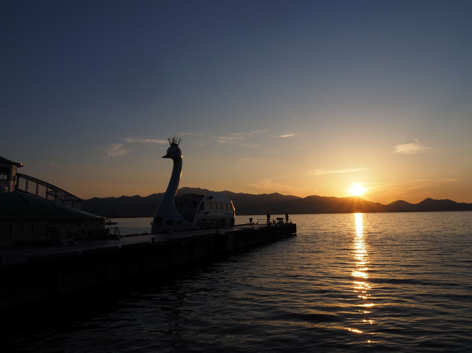 朝の猪苗代湖（9/28）