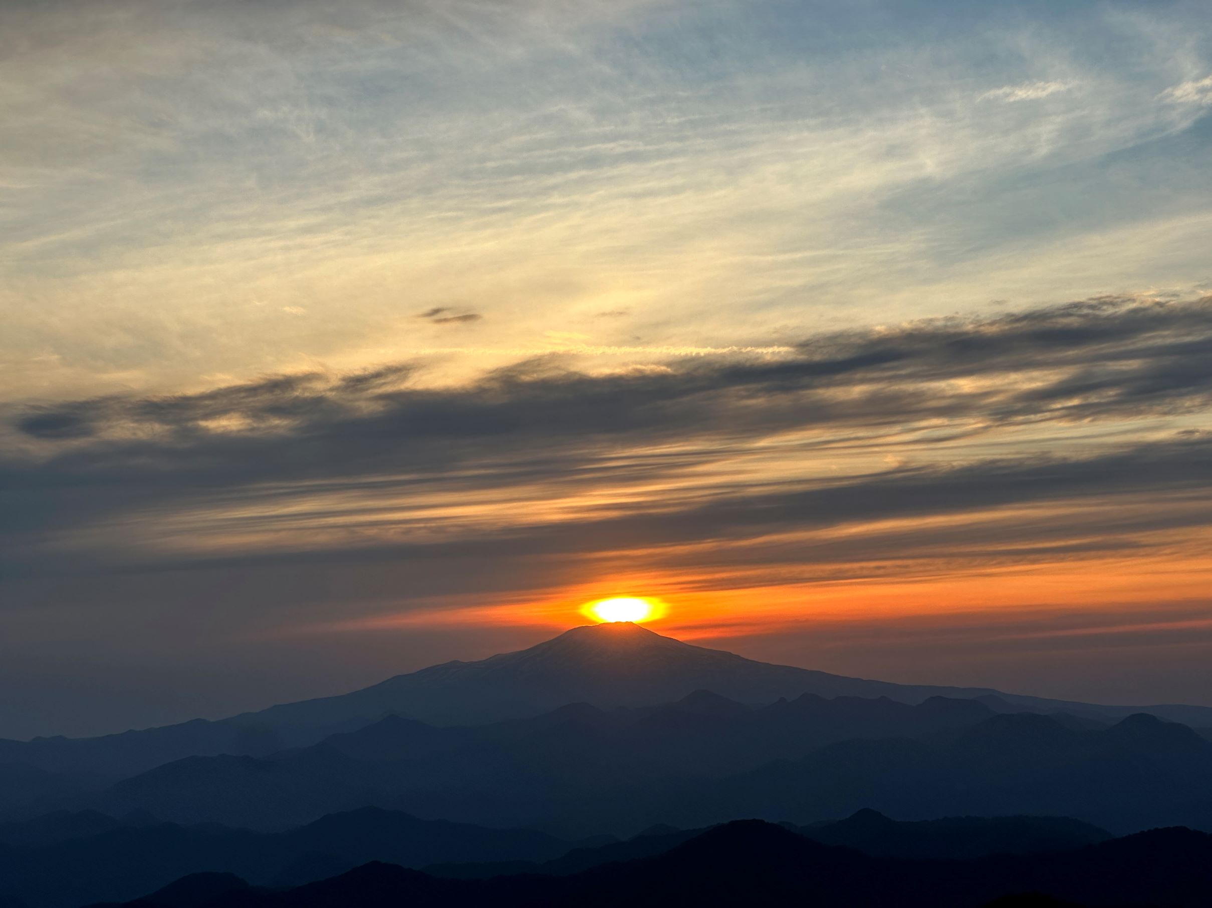 鳥海山に沈む夕日（6/17）